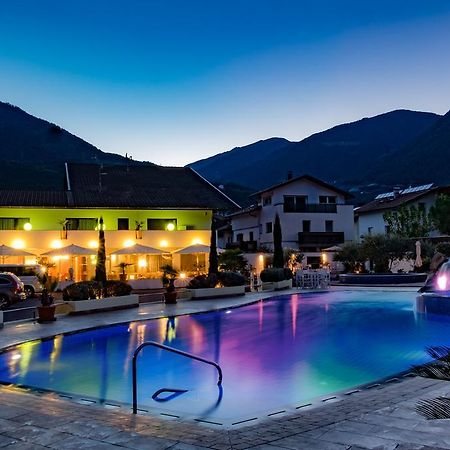 Schlosshof Charme Resort - Hotel & Camping Lana Luaran gambar