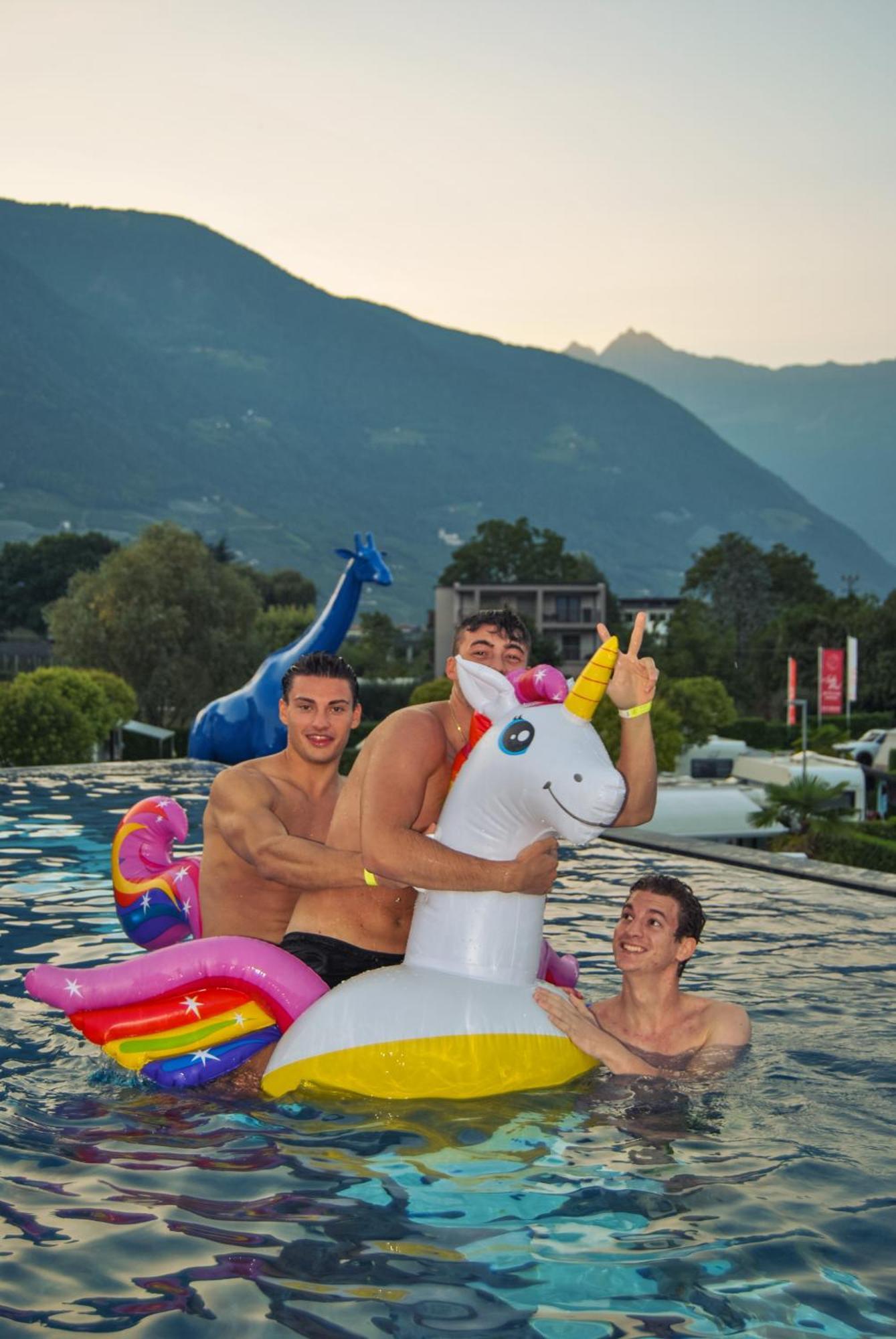 Schlosshof Charme Resort - Hotel & Camping Lana Luaran gambar