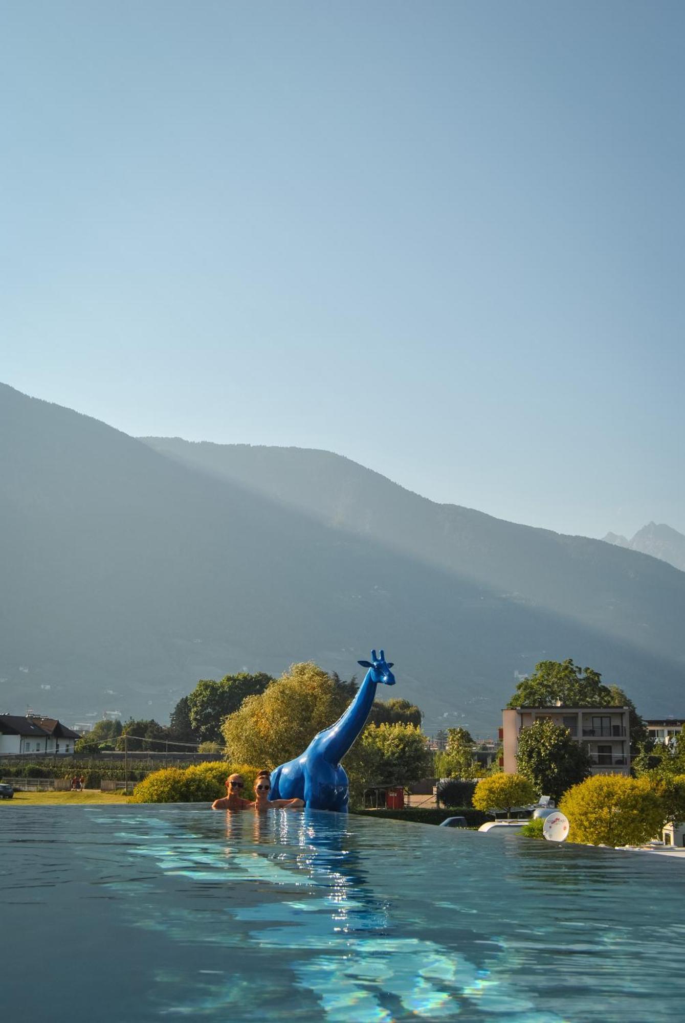 Schlosshof Charme Resort - Hotel & Camping Lana Luaran gambar