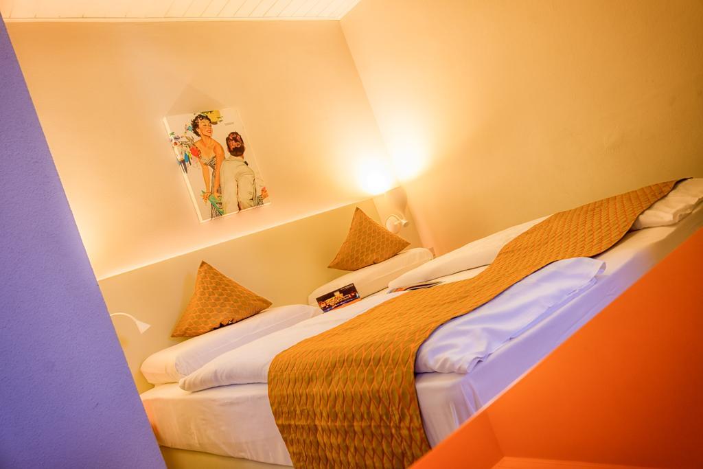 Schlosshof Charme Resort - Hotel & Camping Lana Luaran gambar